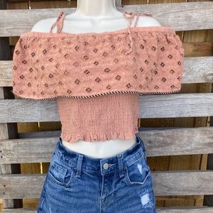 Peach off the shoulder top 🍑